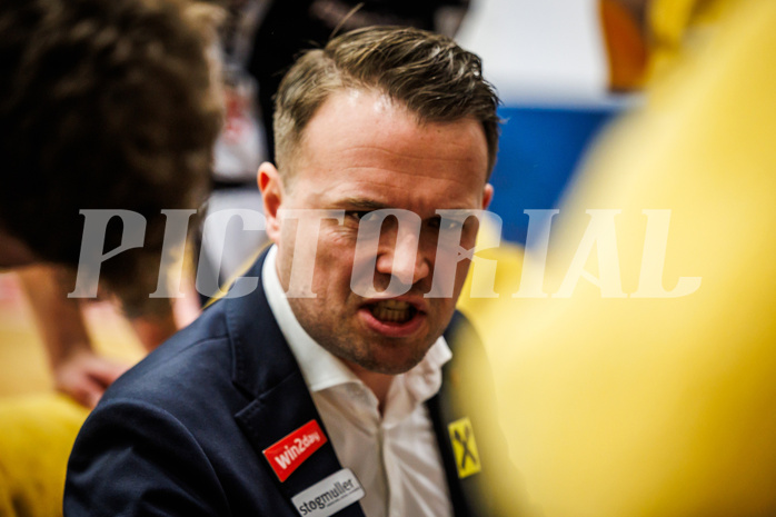 Basketball, win2day Basketball Superliga 2024/25, Platzierungsrunde 9. Runde, Traiskirchen Lions, Gmunden Swans, Thomas Crab (Head Coach)
