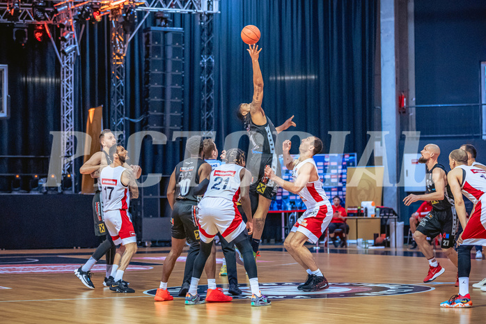 Basketball, Win2Day Superliga 2022/23, 1. Platzierungsrunde, BC Vienna, Flyers Wels, Donovan Smith (1), Vladimir Golubovic (27)