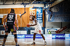 Basketball, bet-at-home Basketball Superliga 2021/22, Grunddurchgang Runde 9, Oberwart Gunners, Flyers Wels, Emondre Rickman (14)