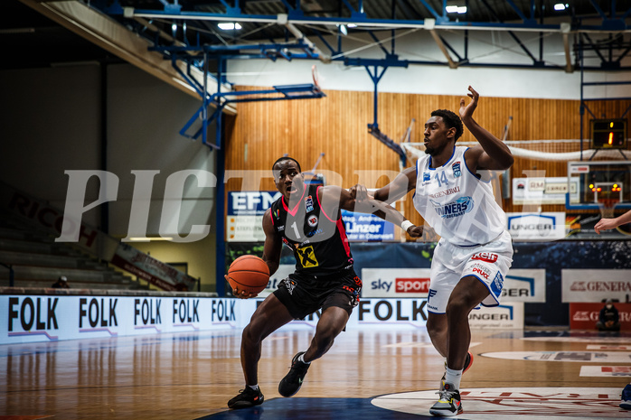 Basketball, bet-at-home Basketball Superliga 2021/22, Grunddurchgang Runde 9, Oberwart Gunners, Flyers Wels, Tylan Jamon Birts (1)
