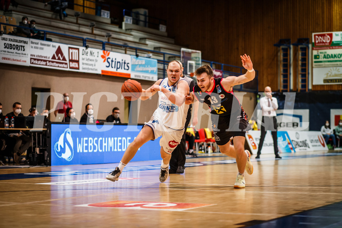 Basketball, bet-at-home Basketball Superliga 2021/22, Grunddurchgang Runde 9, Oberwart Gunners, Flyers Wels, Sebastian Käferle (7)