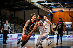 Basketball, bet-at-home Basketball Superliga 2021/22, Grunddurchgang Runde 9, Oberwart Gunners, Flyers Wels, Jan Razdevsek (4)