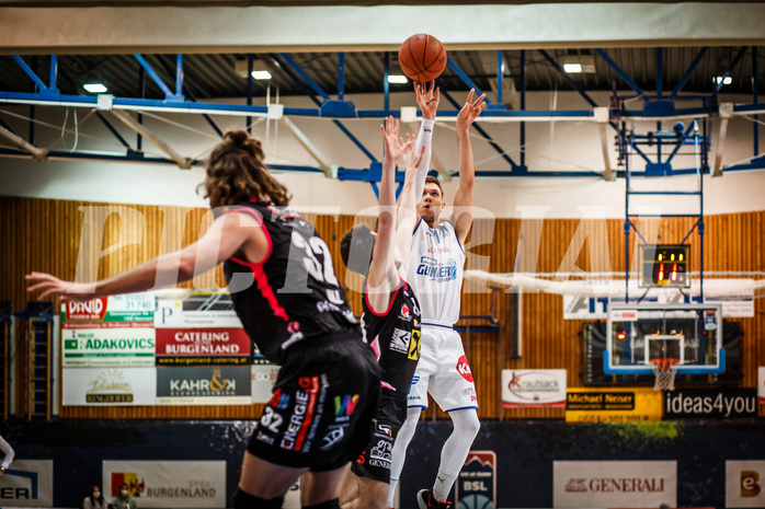 Basketball, bet-at-home Basketball Superliga 2021/22, Grunddurchgang Runde 9, Oberwart Gunners, Flyers Wels, Jonathan Knessl (12)