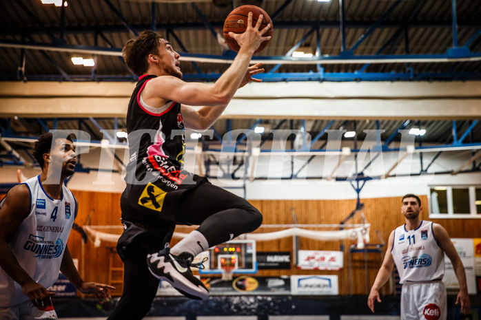 Basketball, bet-at-home Basketball Superliga 2021/22, Grunddurchgang Runde 9, Oberwart Gunners, Flyers Wels, Jan Razdevsek (4)