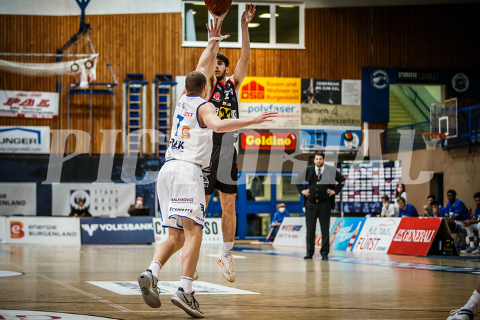 Basketball, bet-at-home Basketball Superliga 2021/22, Grunddurchgang Runde 9, Oberwart Gunners, Flyers Wels, Elvir Jakupovic (21)