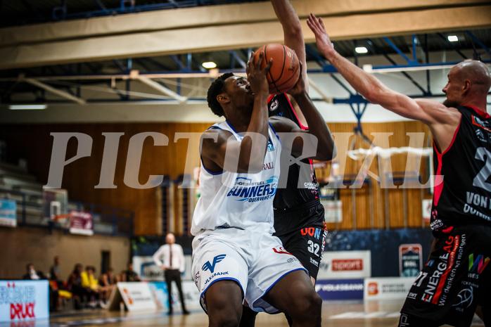 Basketball, bet-at-home Basketball Superliga 2021/22, Grunddurchgang Runde 9, Oberwart Gunners, Flyers Wels, Emondre Rickman (14)