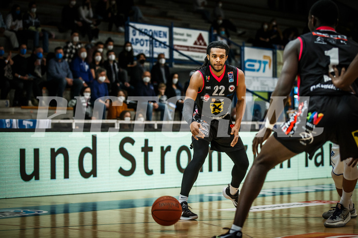 Basketball, bet-at-home Basketball Superliga 2021/22, Grunddurchgang Runde 9, Oberwart Gunners, Flyers Wels, Cameron Delaney (22)