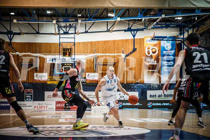 Basketball, bet-at-home Basketball Superliga 2021/22, Grunddurchgang Runde 9, Oberwart Gunners, Flyers Wels, Sebastian Käferle (7)