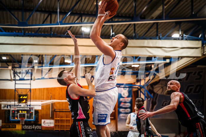Basketball, bet-at-home Basketball Superliga 2021/22, Grunddurchgang Runde 9, Oberwart Gunners, Flyers Wels, Sebastian Käferle (7)