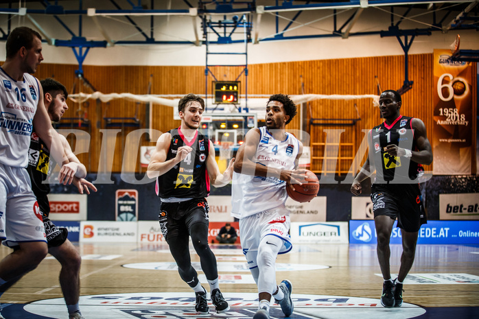 Basketball, bet-at-home Basketball Superliga 2021/22, Grunddurchgang Runde 9, Oberwart Gunners, Flyers Wels, Connor Cashaw (4)