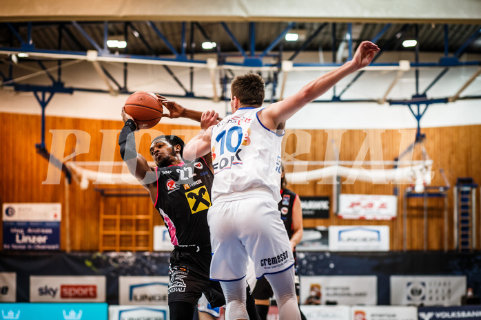 Basketball, bet-at-home Basketball Superliga 2021/22, Grunddurchgang Runde 9, Oberwart Gunners, Flyers Wels, Cameron Delaney (22)