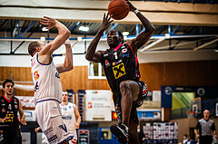 Basketball, bet-at-home Basketball Superliga 2021/22, Grunddurchgang Runde 9, Oberwart Gunners, Flyers Wels, Tylan Jamon Birts (1)