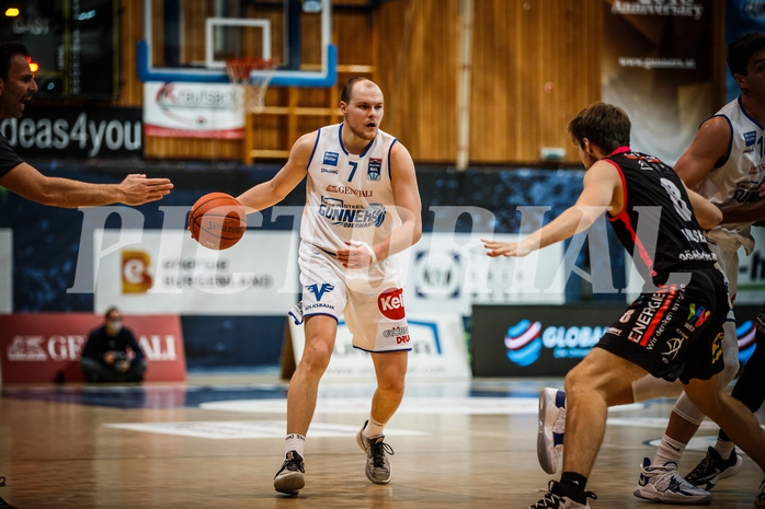 Basketball, bet-at-home Basketball Superliga 2021/22, Grunddurchgang Runde 9, Oberwart Gunners, Flyers Wels, Sebastian Käferle (7)