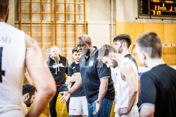 Basketball, Basketball Zweite Liga, Grunddurchgang 7.Runde, Mattersburg Rocks, Raiders Tirol, James WILLIAMS (Headcoach)