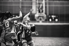 Basketball, Win2Day Basketball Damen Superliga 2024/25, Grunddurchgang 7.Runde, Vienna Timberwolves, UBI Graz, Simone Sill (13), Lea Feitl (33)