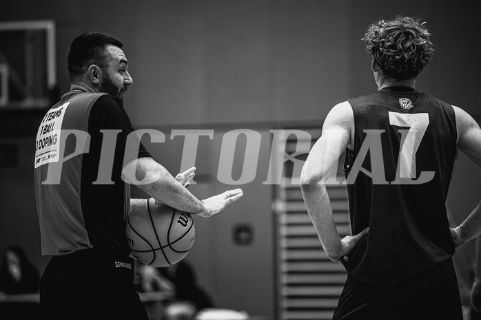 Basketball, Basketball Zweite Liga 2024/25, Grunddurchgang 12.Runde, Vienna Timberwolves, Dornbirn Lions, SR M. Stojancevic, Pauls Miglinieks (2)