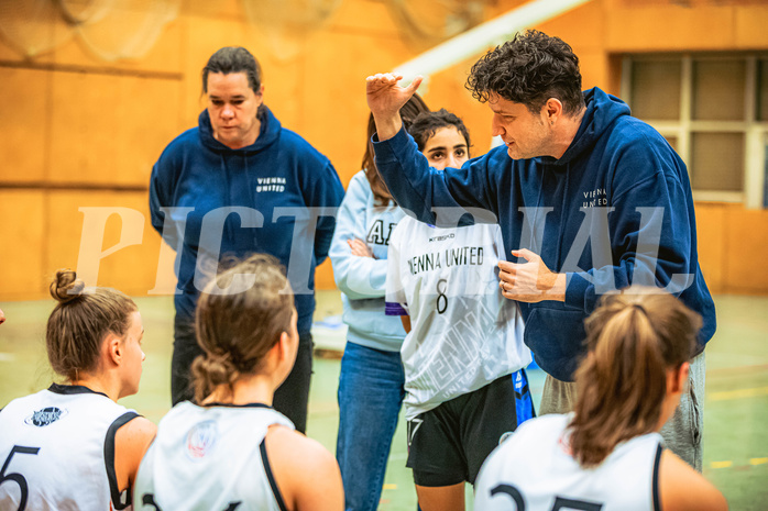 Basketball, Win2Day Basketball Damen Superliga 2022/23, Grunddurchgang 7.Runde, Vienna United, UBI Holding Graz, Vedran Schuch (Headcoach)