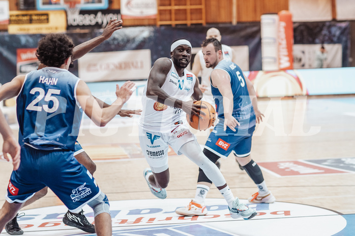 Basketball, Basketball Superliga 2023/24 , Qualifikationsrunde 4, Oberwart Gunners, BBC Nord Dragonz, Munis Tutu (10), Sebastian Kunc (5)