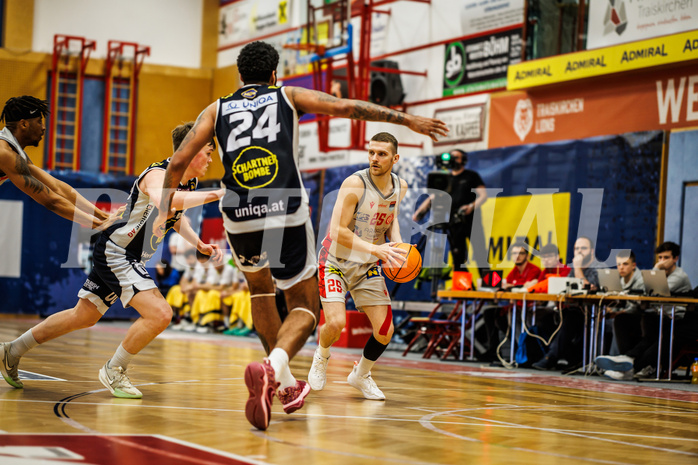 Basketball, win2day Basketball Superliga 2023/24, 4.Plazierungsrunde, Traiskirchen Lions, Gmunden Swans, Edgars Lasenbergs (25)