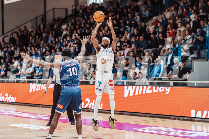 Basketball, Basketball Superliga 2023/24 , Qualifikationsrunde 4, Oberwart Gunners, BBC Nord Dragonz, Austen Awosika (10), Derrek Brooks (11)