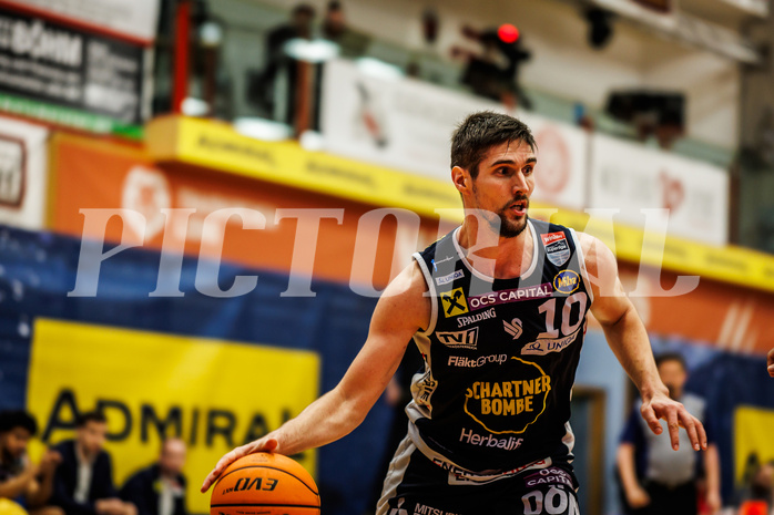 Basketball, win2day Basketball Superliga 2023/24, 4.Plazierungsrunde, Traiskirchen Lions, Gmunden Swans, Toni Blazan (10)