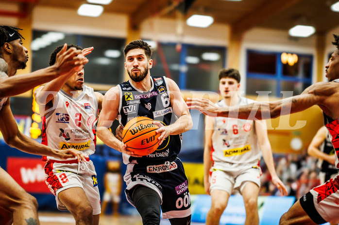 Basketball, win2day Basketball Superliga 2023/24, 4.Plazierungsrunde, Traiskirchen Lions, Gmunden Swans, Daniel Friedrich (6)