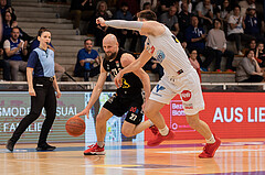 Basketball, Basketball Superliga 2022/23, Platzierungsrunde 5, Oberwart Gunners, Flyers Wels, Christian von Fintel (27), Brock Gardner (10)