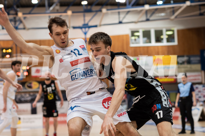 Basketball, Basketball Superliga 2022/23, Platzierungsrunde 5, Oberwart Gunners, Flyers Wels, Jonathan Knessl (12), Austen Awosika (10)