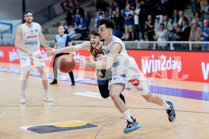 Basketball, Basketball Superliga 2022/23, Viertelfinale Spiel 3, Oberwart Gunners, Klosterneuburg Dukes, Lennart Burgemeister (10), Derek Hanes (14)