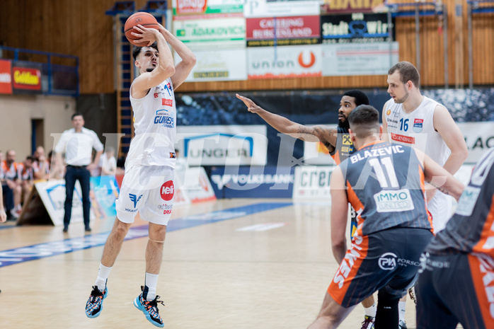 Basketball, Basketball Superliga 2022/23, Viertelfinale Spiel 3, Oberwart Gunners, Klosterneuburg Dukes, Derek Hanes (14), Arnold Fripp (3), Renato Poljak (16), Benjamin Blazevic (11)