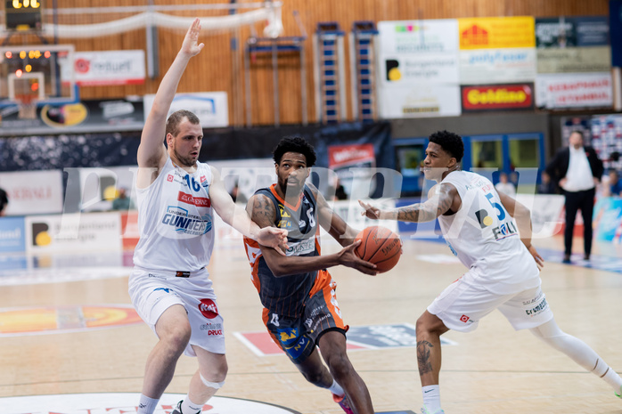 Basketball, Basketball Superliga 2022/23, Viertelfinale Spiel 3, Oberwart Gunners, Klosterneuburg Dukes, Renato Poljak (16), Kevin Bracy-Davis (0), Rob Howard (5)
