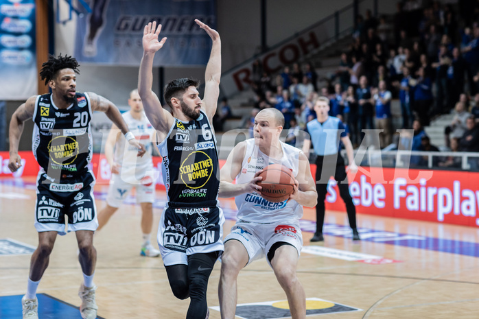 Basketball, Basketball Superliga 2022/23, 1. Platzierungsrunde, Oberwart Gunners, Gmunden Swans, Urald King (20), Daniel Friedrich (6), Sebastian K