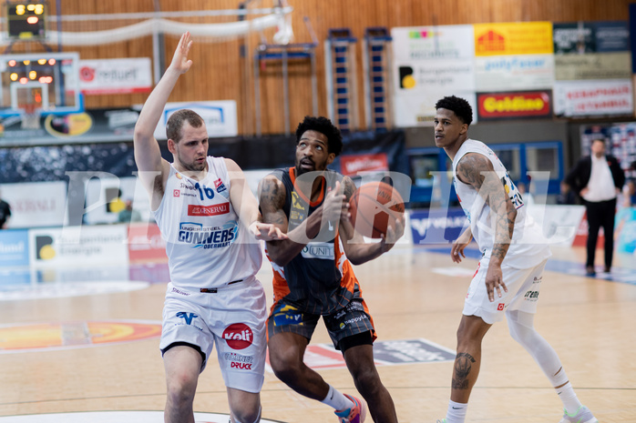 Basketball, Basketball Superliga 2022/23, Viertelfinale Spiel 3, Oberwart Gunners, Klosterneuburg Dukes, Renato Poljak (16), Kevin Bracy-Davis (0), Rob Howard (5)