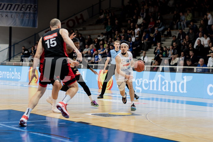 Basketball, Basketball Superliga 2022/23, Platzierungsrunde 3, Oberwart Gunners, BC Vienna, Nemanja Milosevic (15), Derek Hanes (14)