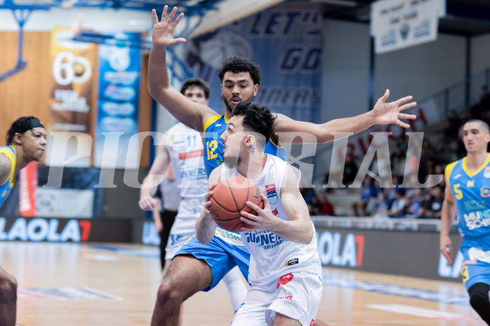 Basketball, Basketball Superliga 2022/23, Grunddurchgang Runde 20 , Oberwart Gunners, Flyers Wels, John Joseph Rauch (11), Rashaan Gyulain Mbemba (12), Derek Hanes (14), Philip Jalapoor (5)