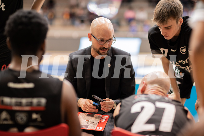 Basketball, Basketball Superliga 2022/23, Platzierungsrunde 5, Oberwart Gunners, Flyers Wels, Sebastian Waser (Coach)