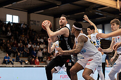 Basketball, Basketball Superliga 2022/23, Platzierungsrunde 5, Oberwart Gunners, Flyers Wels, Arvydas Gydra (13), Rob Howard (5)