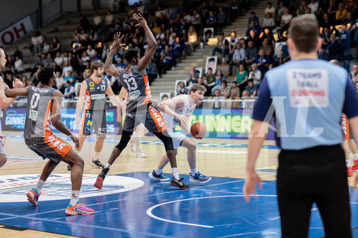 Basketball, Basketball Superliga 2022/23, Viertelfinale Spiel 1, Oberwart Gunners, Klosterneuburg Dukes, Kevin Bracy-Davis (0), Jakob Wonisch (17), Joshua Nurse (13), Brock Gardner (10)