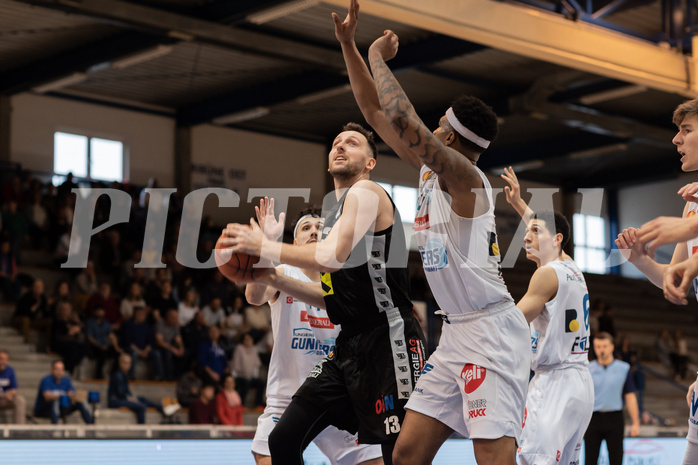 Basketball, Basketball Superliga 2022/23, Platzierungsrunde 5, Oberwart Gunners, Flyers Wels, Arvydas Gydra (13), Rob Howard (5)