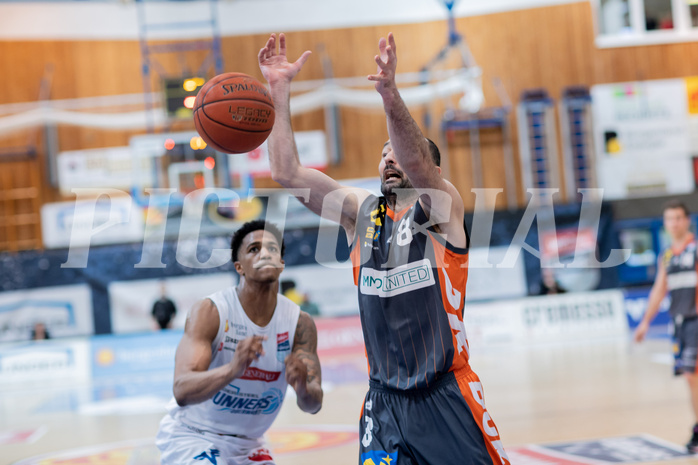 Basketball, Basketball Superliga 2022/23, Viertelfinale Spiel 3, Oberwart Gunners, Klosterneuburg Dukes, Rob Howard (5), Predrag Miletic (8)