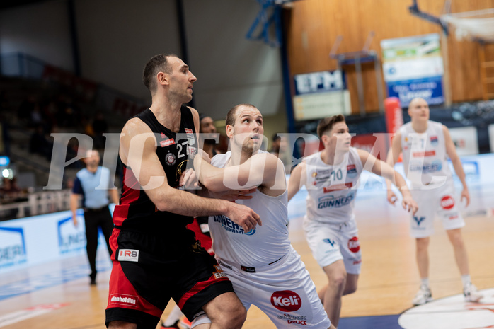 Basketball, Basketball Superliga 2022/23, Platzierungsrunde 3, Oberwart Gunners, BC Vienna, Antonio Kreso (27), Renato Poljak (16)