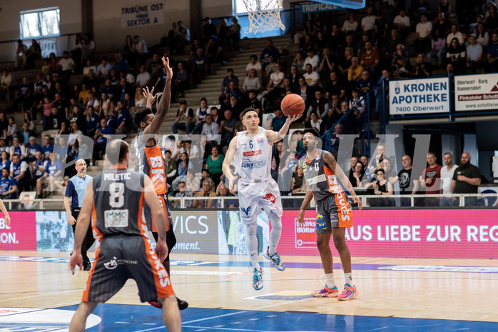 Basketball, Basketball Superliga 2022/23, Viertelfinale Spiel 1, Oberwart Gunners, Klosterneuburg Dukes, Predrag Miletic (8), Magdy Aboud-Ahmed(6), Kevin Bracy-Davis (0)