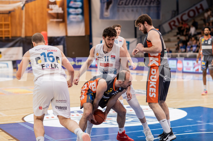 Basketball, Basketball Superliga 2022/23, Viertelfinale Spiel 1, Oberwart Gunners, Klosterneuburg Dukes, Renato Poljak (16), Predrag Miletic (8), John Joseph Rauch (11), Jakob Wonisch (17)