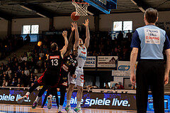 Basketball, Basketball Superliga 2022/23, Platzierungsrunde 3, Oberwart Gunners, BC Vienna, Stefan Savic (13), Jahenns Manigat (21), Renato Poljak (16)