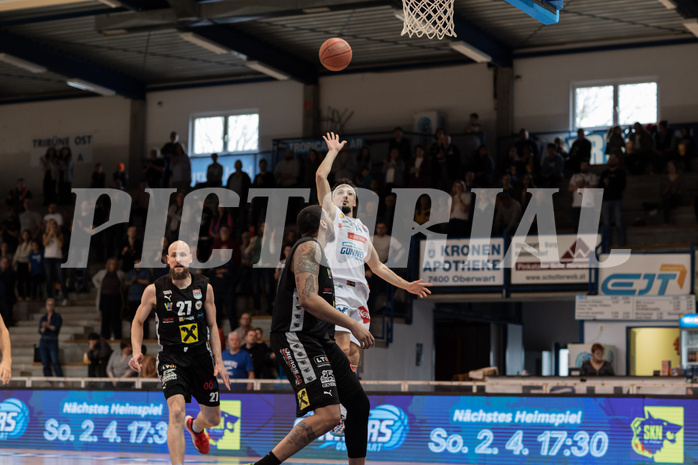 Basketball, Basketball Superliga 2022/23, Platzierungsrunde 5, Oberwart Gunners, Flyers Wels, Christian von Fintel (27), Donovan Smith (1), Derek Hanes (14)