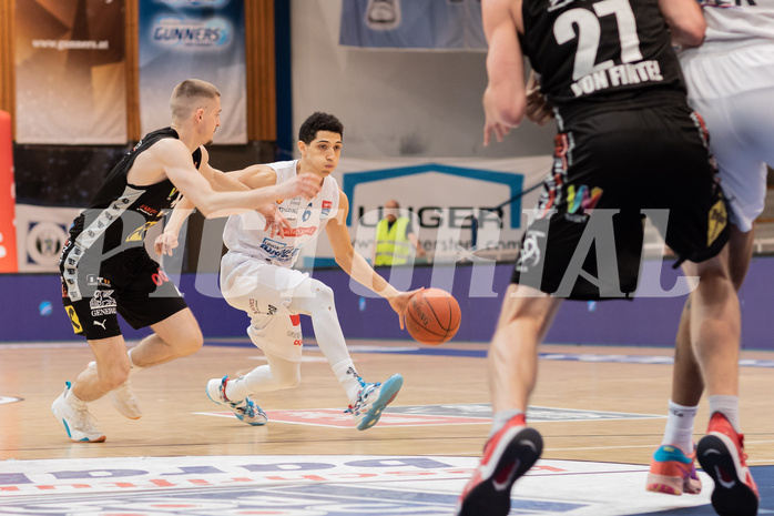 Basketball, Basketball Superliga 2022/23, Platzierungsrunde 5, Oberwart Gunners, Flyers Wels, Gavrilo Tepic (4), Derek Hanes (14)