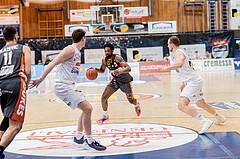 Basketball, Basketball Superliga 2022/23, Viertelfinale Spiel 1, Oberwart Gunners, Klosterneuburg Dukes, Brock Gardner (10), Kevin Bracy-Davis (0), Renato Poljak (16)