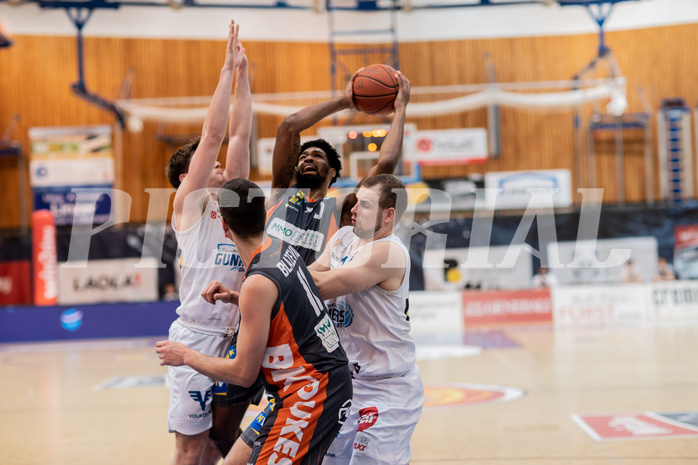 Basketball, Basketball Superliga 2022/23, Viertelfinale Spiel 1, Oberwart Gunners, Klosterneuburg Dukes, Brock Gardner (10), Kevin Bracy-Davis (0), Benjamin Blazevic (11), Renato Poljak (16)