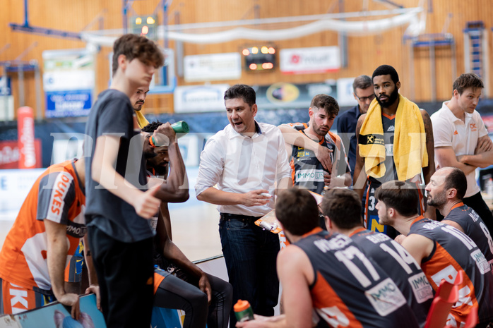 Basketball, Basketball Superliga 2022/23, Viertelfinale Spiel 3, Oberwart Gunners, Klosterneuburg Dukes, Damit Zeleznik (Coach)