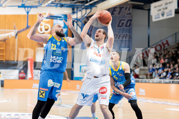 Basketball, Basketball Superliga 2022/23, Grunddurchgang Runde 20 , Oberwart Gunners, Flyers Wels, Nebojsa Dukic (13), Renato Poljak (16), Philip Jalapoor (5)